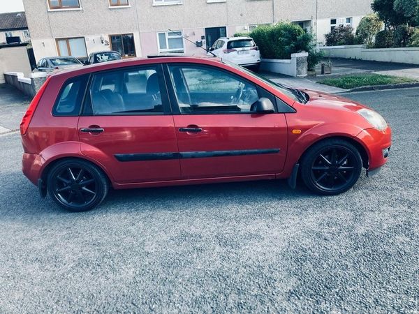 Ford Fiesta Hatchback, Petrol, 2007, Red