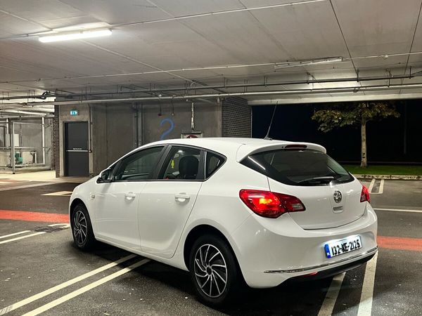 Vauxhall Astra Hatchback, Diesel, 2013, White