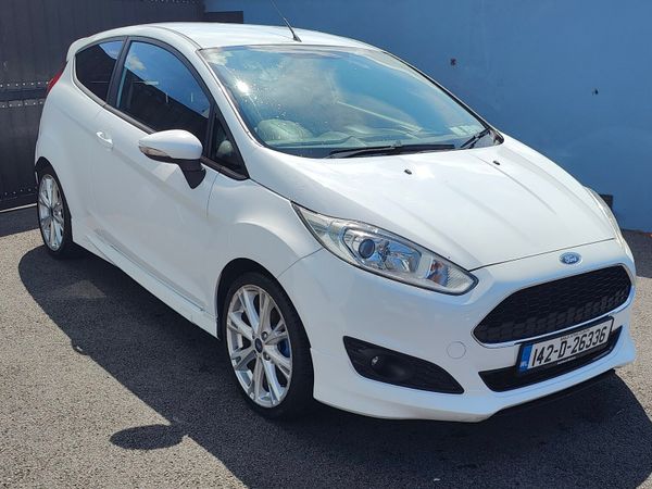 Ford Fiesta Hatchback, Petrol, 2014, White