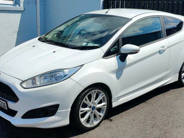 Ford Fiesta Hatchback, Petrol, 2014, White