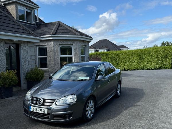 Volkswagen Jetta Saloon, Diesel, 2010, Grey