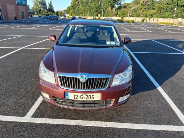 Skoda Octavia Saloon, Diesel, 2012, Red
