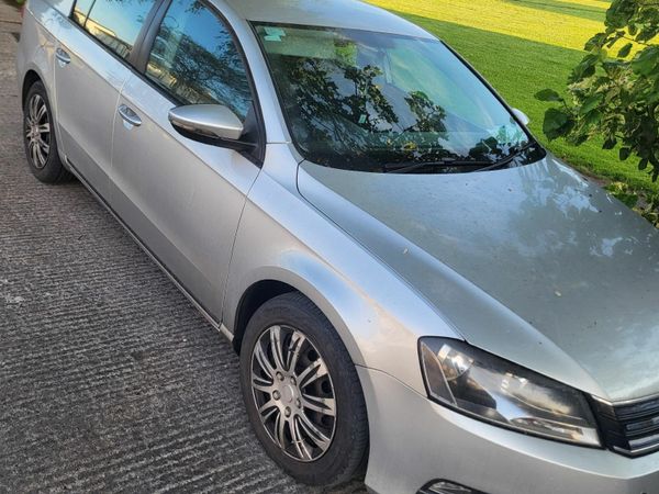 Volkswagen Passat Saloon, Diesel, 2013, Silver