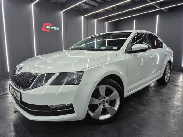 Skoda Octavia Hatchback, Diesel, 2018, White