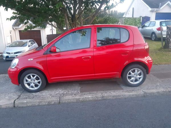 Toyota Yaris Hatchback, Petrol, 2005, Red