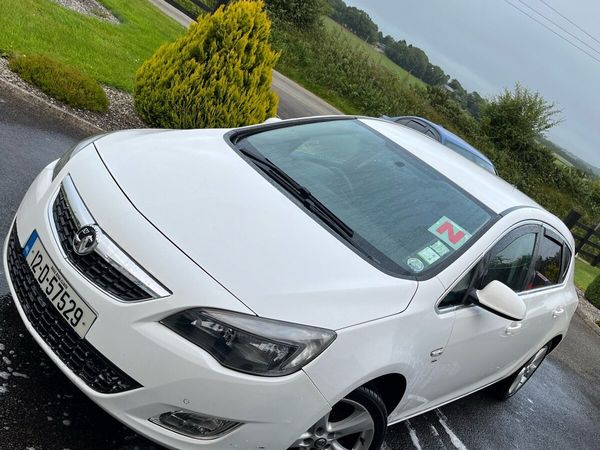 Vauxhall Astra Hatchback, Petrol, 2012, White