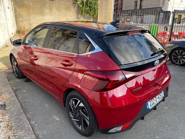 Hyundai i20 Hatchback, Petrol, 2022, Red