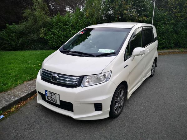 Honda Freed MPV, Petrol Hybrid, 2012, White