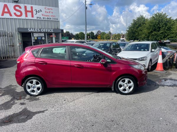 Ford Fiesta Hatchback, Diesel, 2011, Red