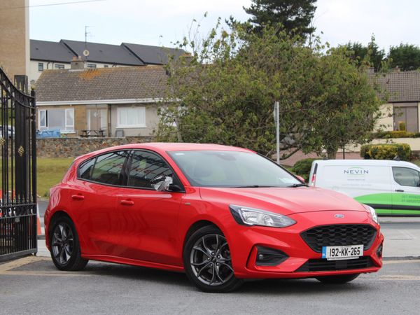 Ford Focus Hatchback, Petrol, 2019, Red