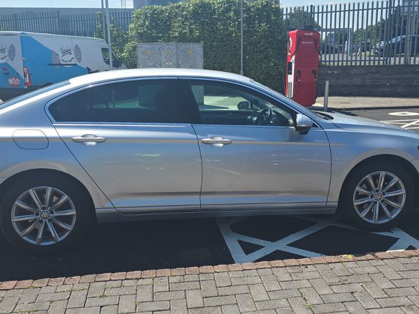 Volkswagen Passat Saloon, Diesel, 2020, Grey