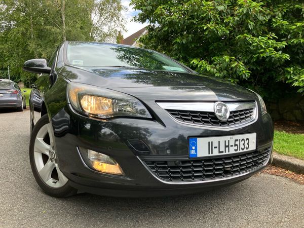 Vauxhall Astra Hatchback, Petrol, 2011, Black