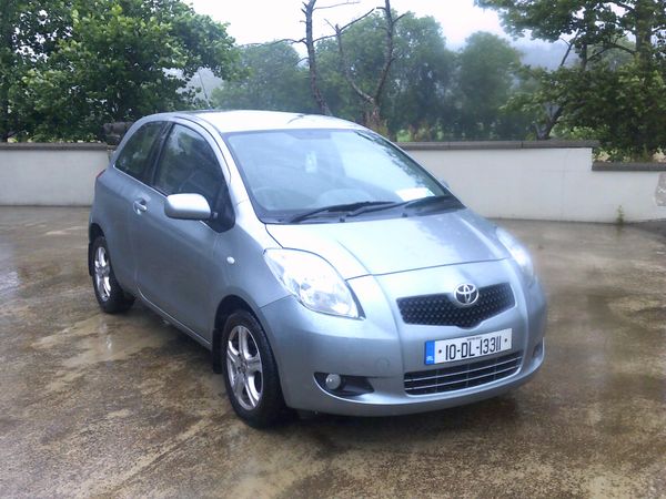 Toyota Yaris Hatchback, Petrol, 2010, Silver