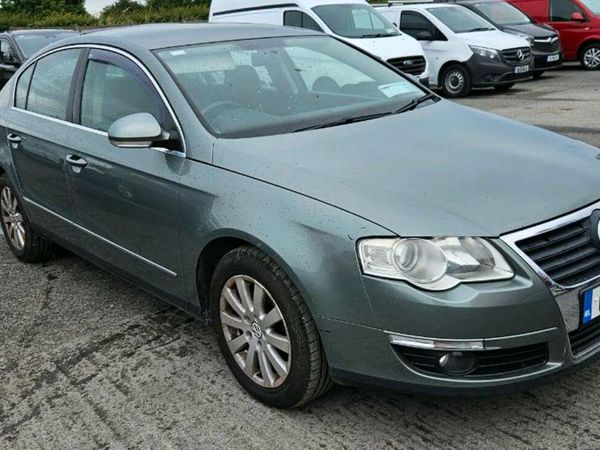 Volkswagen Passat Saloon, Petrol, 2008, Green