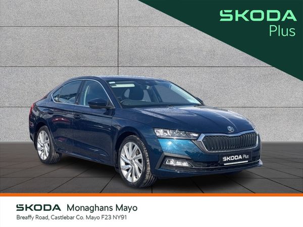 Skoda Octavia Saloon, Petrol, 2022, Blue