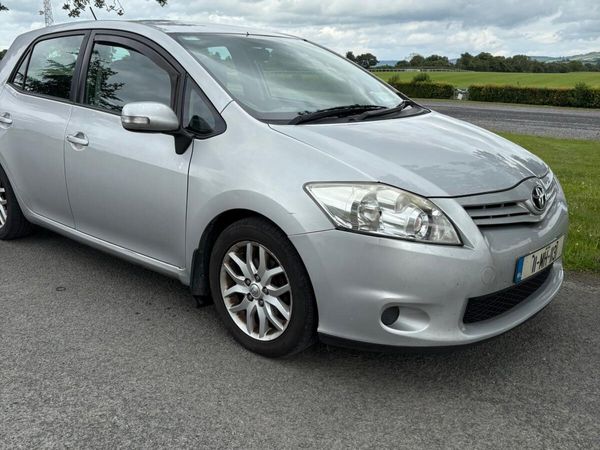 Toyota Auris Hatchback, Diesel, 2011, Silver