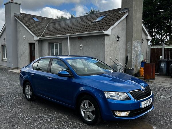 Skoda Octavia Saloon, Petrol, 2014, Blue