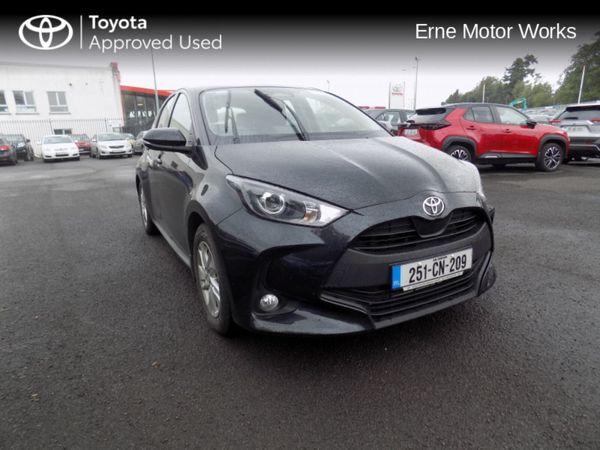 Toyota Yaris Hatchback, Petrol Hybrid, 2025, Black