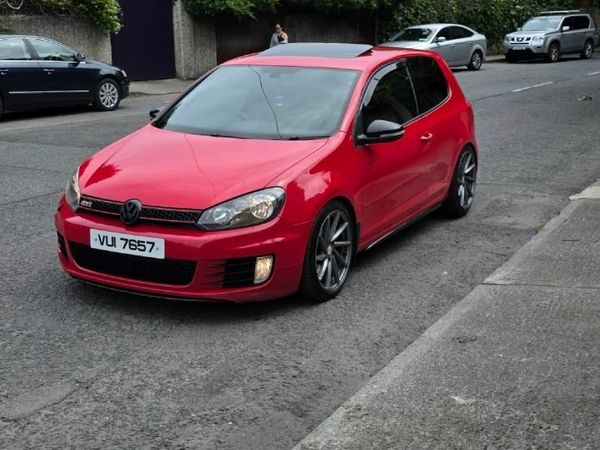 Volkswagen Golf Hatchback, Petrol, 2010, Red