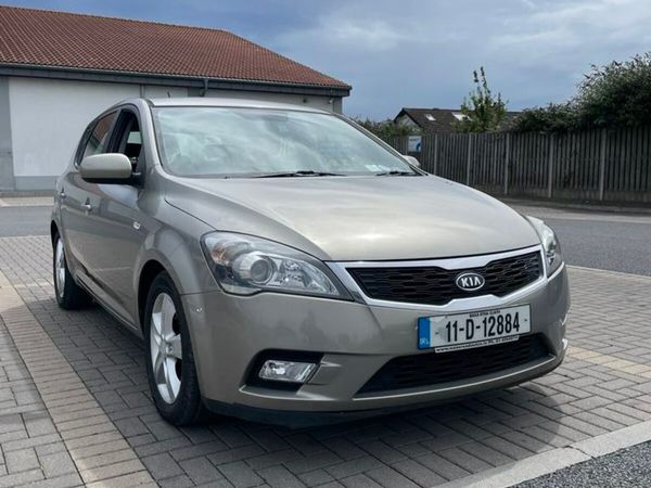 Kia Ceed Hatchback, Diesel, 2011, Silver