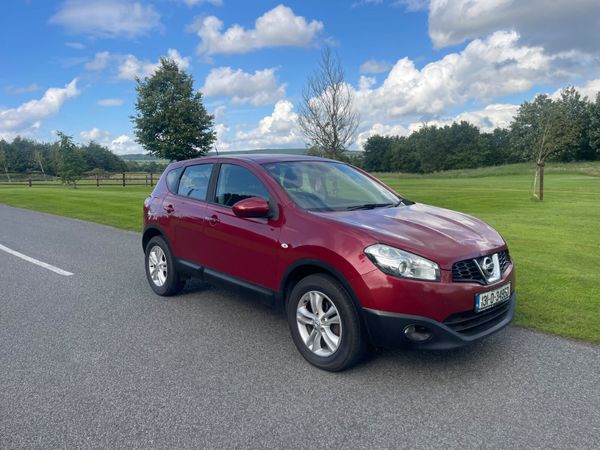 Nissan Qashqai Hatchback, Diesel, 2013, Red