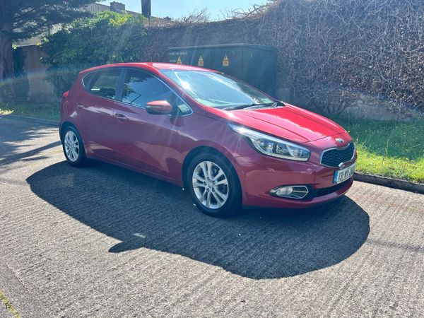 Kia Ceed Hatchback, Diesel, 2013, Red