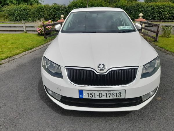 Skoda Octavia Saloon, Diesel, 2015, White