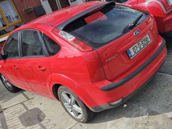 Ford Focus Hatchback, Petrol, 2007, Red