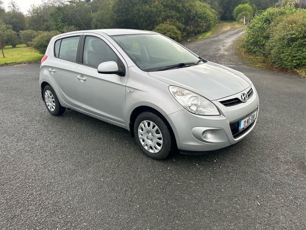 Hyundai i20 Hatchback, Petrol, 2011, Silver