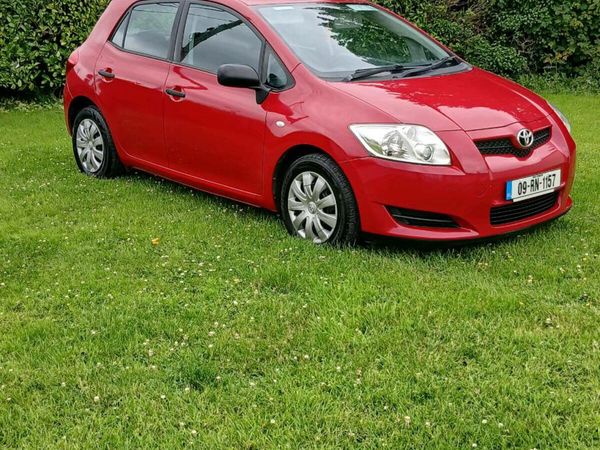Toyota Auris Hatchback, Petrol, 2009, Red