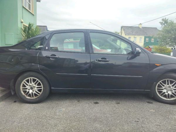 Ford Focus Saloon, Petrol, 2005, Black