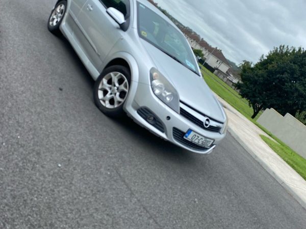 Opel Astra Hatchback, Petrol, 2007, Silver