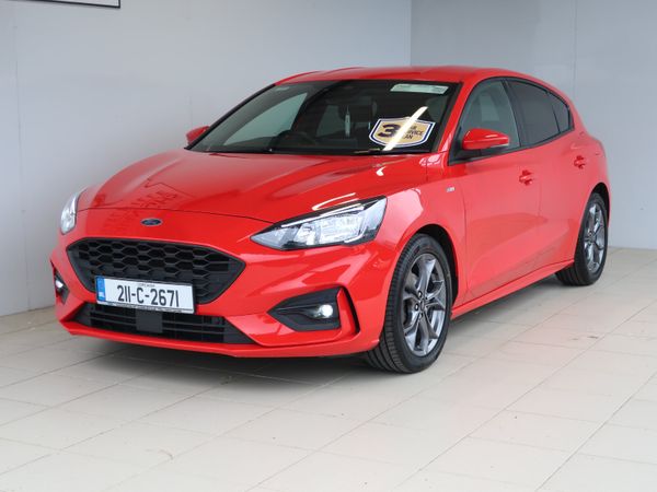 Ford Focus Hatchback, Diesel, 2021, Red