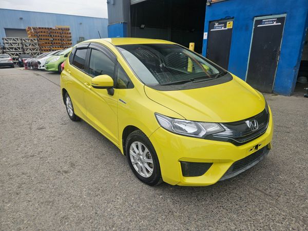 Honda Fit Hatchback, Petrol Hybrid, 2013, Yellow