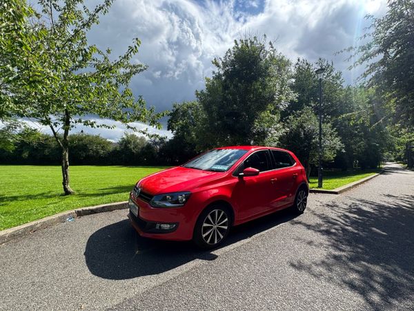 Volkswagen Polo Hatchback, Petrol, 2013, Red