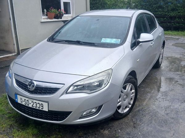 Vauxhall Astra Hatchback, Diesel, 2011, Silver