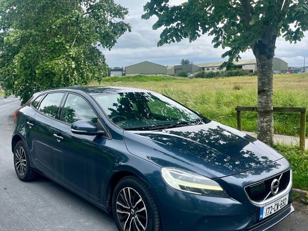 Volvo V40 Hatchback, Diesel, 2017, Blue