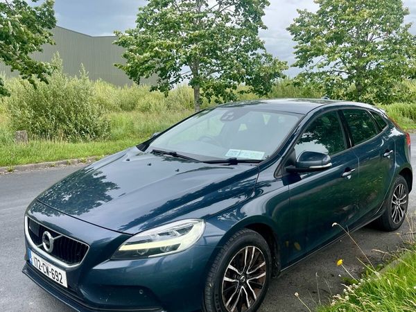 Volvo V40 Hatchback, Diesel, 2017, Blue