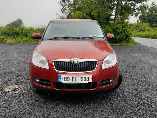 Skoda Fabia Hatchback, Petrol, 2009, Red