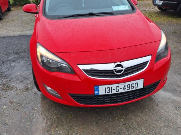 Vauxhall Astra Hatchback, Petrol, 2013, Red