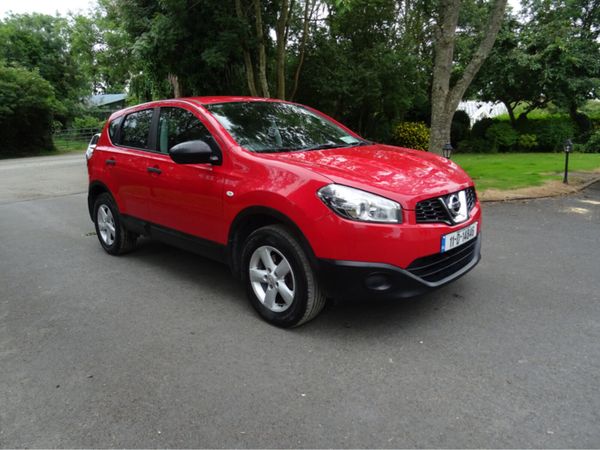Nissan Qashqai Hatchback, Diesel, 2011, Red