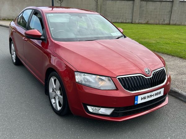 Skoda Octavia Saloon, Diesel, 2014, Red