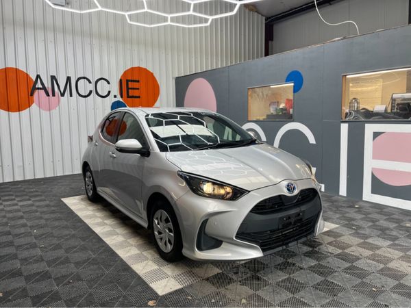 Toyota Yaris Hatchback, Petrol Hybrid, 2021, Silver