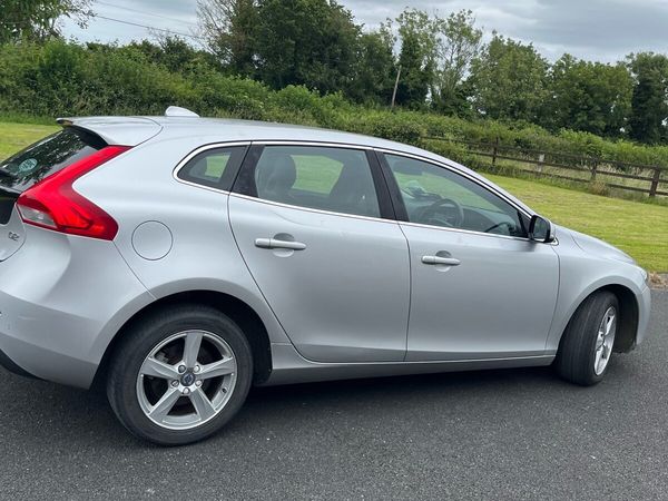 Volvo V40 Hatchback, Diesel, 2015, Silver