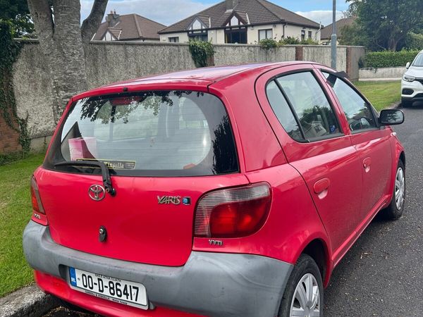 Toyota Yaris Hatchback, Petrol, 2000, Red