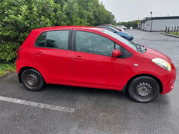 Toyota Yaris Hatchback, Petrol, 2006, Red
