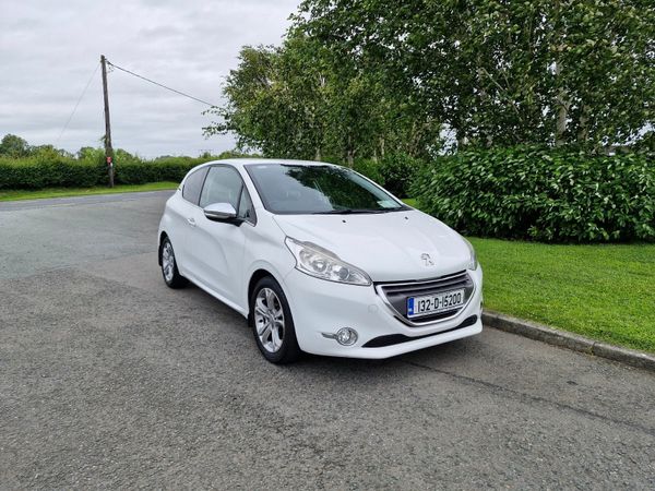 Peugeot 208 Hatchback, Petrol, 2013, White