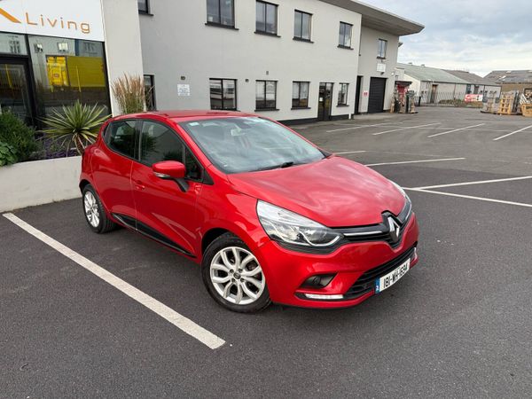 Renault Clio Hatchback, Diesel, 2018, Red