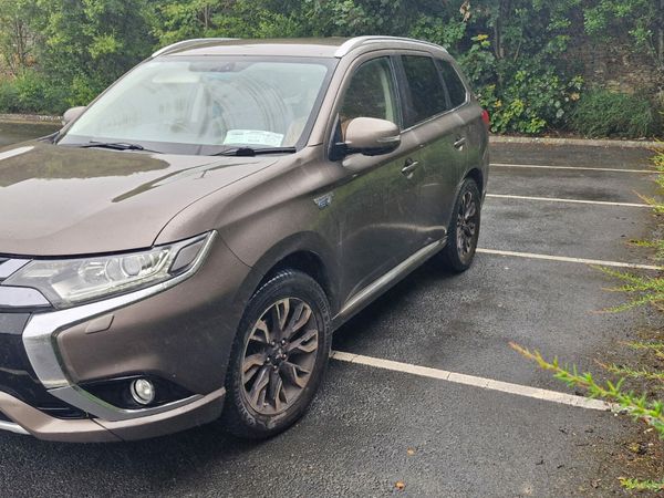 Mitsubishi Outlander SUV, Petrol Plug-in Hybrid, 2016, Brown