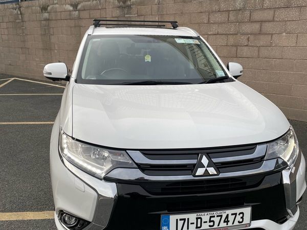 Mitsubishi Outlander SUV, Petrol Plug-in Hybrid, 2017, White